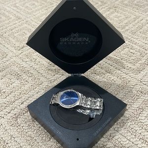 Brand new Men’s Skagenink wrist watch. Silver with blue